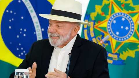 Lula discursa durante convenção do PT em Campinas e afirma que a escolha dos próximos governantes brasileiros caberá exclusivamente aos mais de 158 milhões de eleitores aptos a votar - Imagem: Reprodução