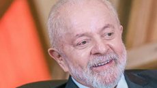 Antes de viajar para suas férias de fim de ano, o presidente Lula, deixou assinado o reajuste do salário mínimo para 2024 - Imagem: Reprodução/Instagram @lulaoficial