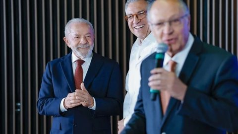 Lula faz comentário ao lado de Alckmin em evento em Sorocaba. - Imagem: Reprodução/PR.
