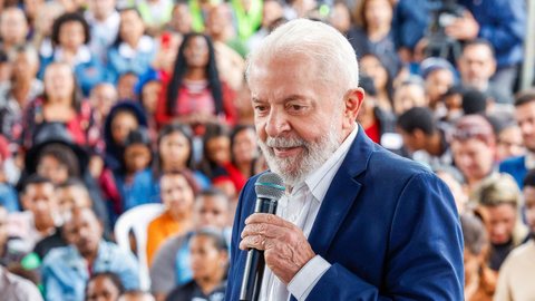 Lula diz que presta contas ao povo ‘pobre trabalhador’, não a ‘ricaço