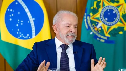 Lula critica fundo eleitoral, orçamento secreto e dificuldade de renovação política. - Imagem: Reprodução/PR.