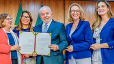 Lula sanciona lei que cria pensão a filhos de mulheres vítimas de feminicídio. - Imagem: reprodução I Instagram @lulaoficial