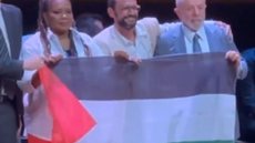 O gesto de Lula acontece sua polêmica fala sobre a guerra entre Israel e o Hamas - Imagem: Reprodução/X @HoyPalestina