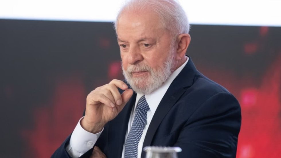 Após críticas Lula sanciona ‘taxa das blusinhas’ - Imagem: Reprodução / X / @Metropoles