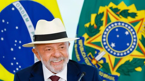 Pesquisa Meio/Ideia mostra Lula ampliando vantagem sobre Flávio Bolsonaro após crise envolvendo o filme “Dark Horse”. - Imagem: Reprodução /  Ricardo Stuckert PR