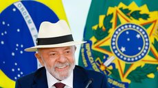 Pesquisa Meio/Ideia mostra Lula ampliando vantagem sobre Flávio Bolsonaro após crise envolvendo o filme “Dark Horse”. - Imagem: Reprodução /  Ricardo Stuckert PR
