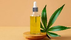 O evento gratuito contará com profissionais renomados que abordarão os benefícios e controvérsias do uso da planta na medicina - Imagem: Reprodução/Freepik