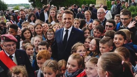 Macron diz que considerou a abertura das Olimpíadas uma ideia louca - Imagem: Reprodução / Instagram / @emmanuelmacron