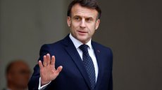 O presidente francês enfatiza a necessidade de garantir a segurança de Israel em qualquer acordo futuro entre os dois Estados - Imagem: Reprodução / X / @OtacPeranovic13