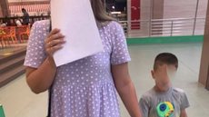 Mãe é presa após tentar vender filho na Rússia - imagem: reprodução The Sun