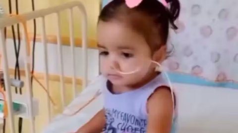 Emocionante! Em vídeo, mãe chora ao ver chegada de coração para filha de 2 anos - Imagem: reprodução Instagram