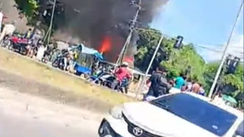 Mãe morre ao tentar salvar filhos de incêndio provocado por companheiro - Imagem: Reprodução / SBT News