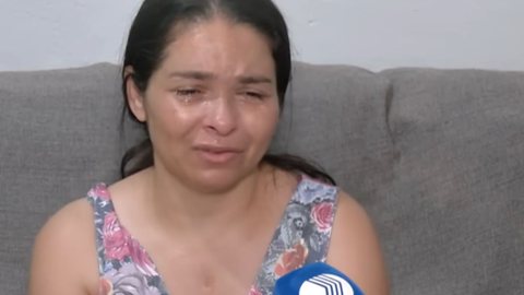 Mãe de jovem que cometeu suicídio ao ser vítima de fake news. - Imagem: reprodução I Youtube Jornal da Record