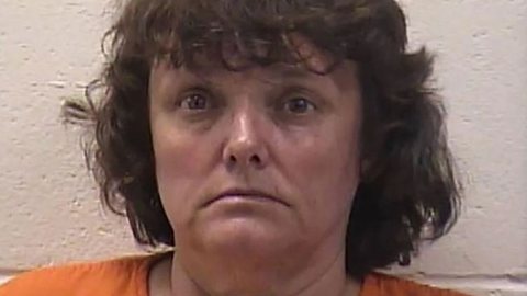 Lee Ann Daigle foi presa pelo crime de homicídio culposo, ao matar a própria filha - Imagem: reprodução/Maine State Police