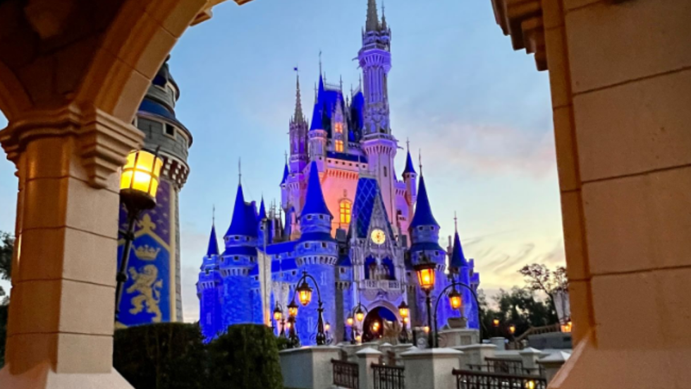 Nesta segunda-feira (18), a Disney fechou parcialmente atrações do Magic Kingdom. - Imagem: reprodução I Instagram @disneyworld.brasil