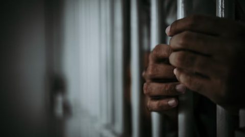 Mais de 31 mil detentos deixam a prisão em "saidinha" de fim de ano - Imagem: Reprodução / Freepik