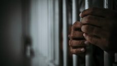 Mais de 31 mil detentos deixam a prisão em "saidinha" de fim de ano - Imagem: Reprodução / Freepik
