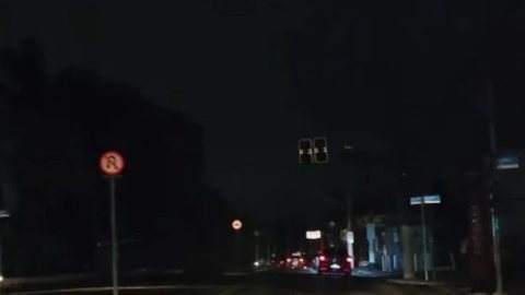 Mais de 545 mil pessoas ficam sem luz após falha elétrica - Imagem: Reprodução / SBT News