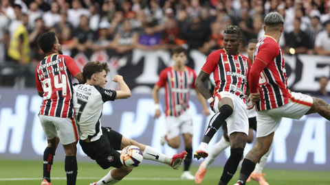 Breno Bidon garante o empate do Corinthians no Majestoso, na Neo Química Arena - Imagem: Reprodução