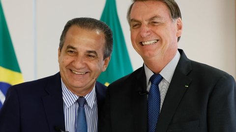 O presidente Jair Bolsonaro (PL) ao lado do pastor Silas Malafaia, em evento no Palácio do Planalto - Imagem: reprodução/Facebook