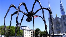 Maman (1999), de Louise Bourgeois. - Imagem: Reprodução | Wikipédia