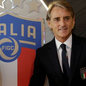 Campeão da Eurocopa de 2021, o treinador assume a missão de reconstruir a Azzurra depois de três ausências consecutivas em Copas do Mundo - Imagem: Reprodução