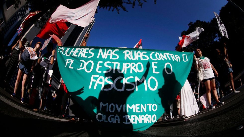 Manifestantes destacam oposição ao aumento das penas para aborto tardio proposto pelo projeto - Imagem: Reprodução / Paulo Pinto / Agência Brasil