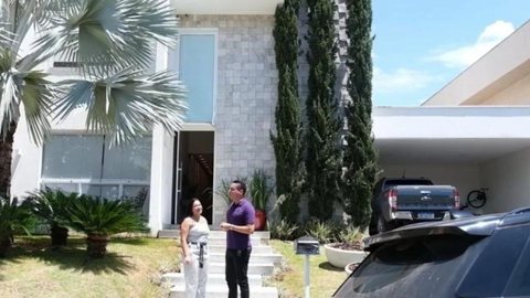 Léo Dias visita mansão de Marília Mendonça. - Imagem: Reprodução | Metrópoles