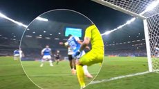 Imagem mostra possível toque no braço de Memphis, em gol do Corinthians - Foto: Reprodução