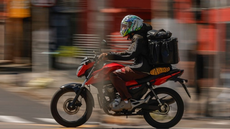 Motociclistas profissionais terão prazo de até dois anos para regularização sem multa em SP - Imagem: Reprodução