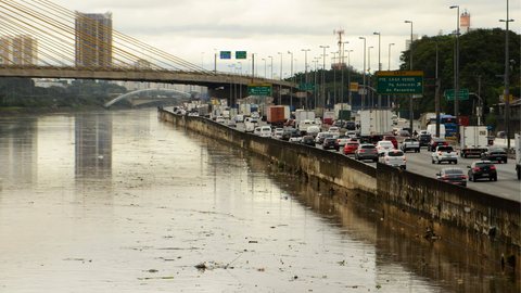 Trânsito na Marginal Tietê - Imagem: Reprodução / Agência Brasil / Rovena Rosa