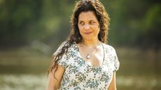 Isabel Teixeira no papel de Maria Bruaca no remake de "Pantanal" (TV Globo) - Imagem: Reprodução/TV Globo