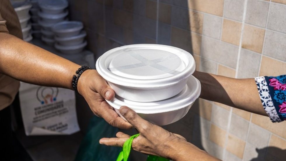 Distribuição de Marmitas em Heliópolis, em São Paulo - Imagem: reprodução/Prefeitura de SP