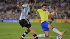 De Paul e Marquinhos em Argentina x Brasil pelas eliminatórias - Foto: Getty Images/ Reprodução/GE