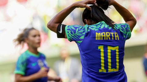 Marta durante jogo amistoso entre as seleções de Brasil e Chile - Imagem: Reprodução / Marcelo Camargo / Agência Brasil