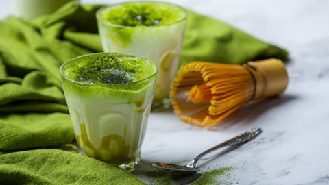 Cientistas analisam se o chá verde em pó oferece vantagens além da cafeína e dos antioxidantes - Imagem: Reprodução / Freepik