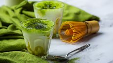 Cientistas analisam se o chá verde em pó oferece vantagens além da cafeína e dos antioxidantes - Imagem: Reprodução / Freepik