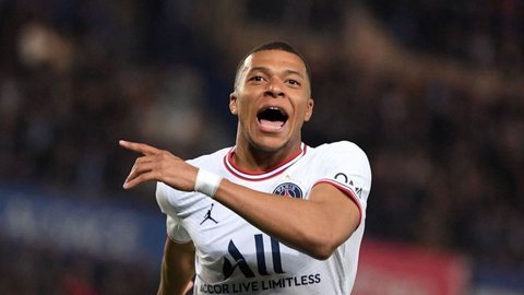 O jogador teria sido flagrado em momentos de intimidade com Inês a bordo de um iate - Imagem: reprodução Instagram @k.mbappe