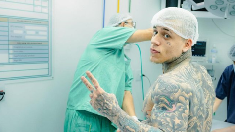 MC Pedrinho fez uma tatuagem no bumbum. - Imagem: reprodução I Instagram @mcpedrinhooficial