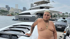 MC Ryan SP durante apresentação; funkeiro afirma ter renda mensal milionária enquanto é investigado por suspeitas de lavagem de dinheiro - Imagem: Reprodução