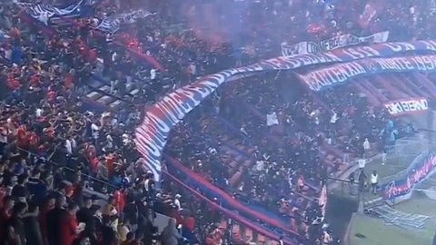 A partida da Copa Libertadores foi interrompida após invasão de torcedores colombianos, gerando tumulto e cancelamento oficial - Imagem: Reprodução/ESPM