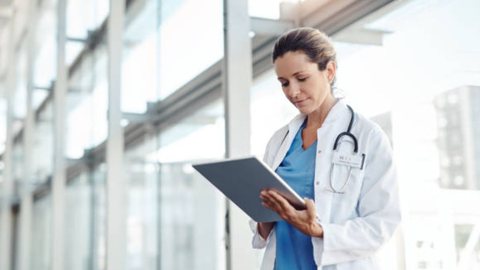 Apesar do aumento de médicas, homens ainda dominam especialidades mais lucrativas - Imagem: Reprodução / Pixabay