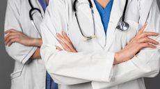 Médicos são suspeitos de fraude milionária de R$ 2,5 milhões em indenizações do DPVAT - Imagem: Reprodução / Freepik