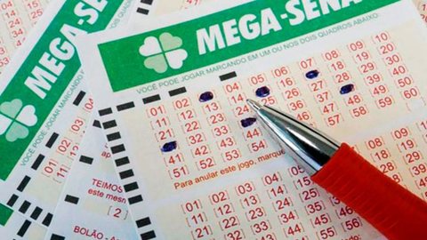 Os apostadores têm até as 19h de terça-feira (25) para realizar suas apostas e concorrer ao prêmio acumulado da Mega-Sena - Imagem: Reprodução / Agência Brasil
