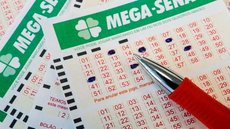 Os apostadores têm até as 19h de terça-feira (25) para realizar suas apostas e concorrer ao prêmio acumulado da Mega-Sena - Imagem: Reprodução / Agência Brasil