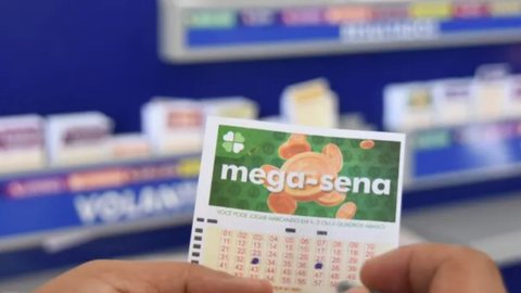 A Mega-Sena acumulada há seis rodadas pode pagar R$ 60 milhões. - Imagem: reprodução I CNN Brasil