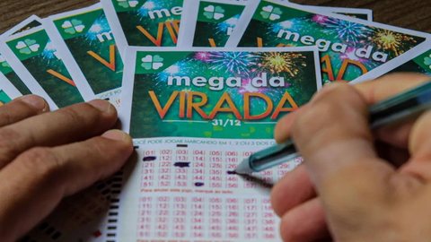 Nenhuma aposta acertou as seis dezenas e prêmio subiu para R$ 62 milhões, aumentando a expectativa para o próximo sorteio - Imagem: Reprodução | Agência Brasil