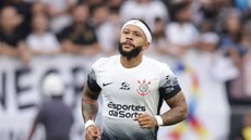 Memphis Depay pode assumir a função de centroavante no Corinthians enquanto Yuri Alberto se recupera de lesão. - Imagem: Reprodução/Getty Images