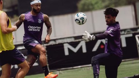Memphis Depay voltou a treinar com bola com os demais jogadores do Corinthians - Foto: Reprodução / Instagram