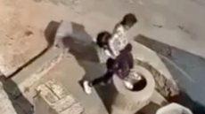 VÍDEO inacreditável choca ao flagrar menina de 7 anos jogando criança em poço - Imagem: reprodução redes sociais